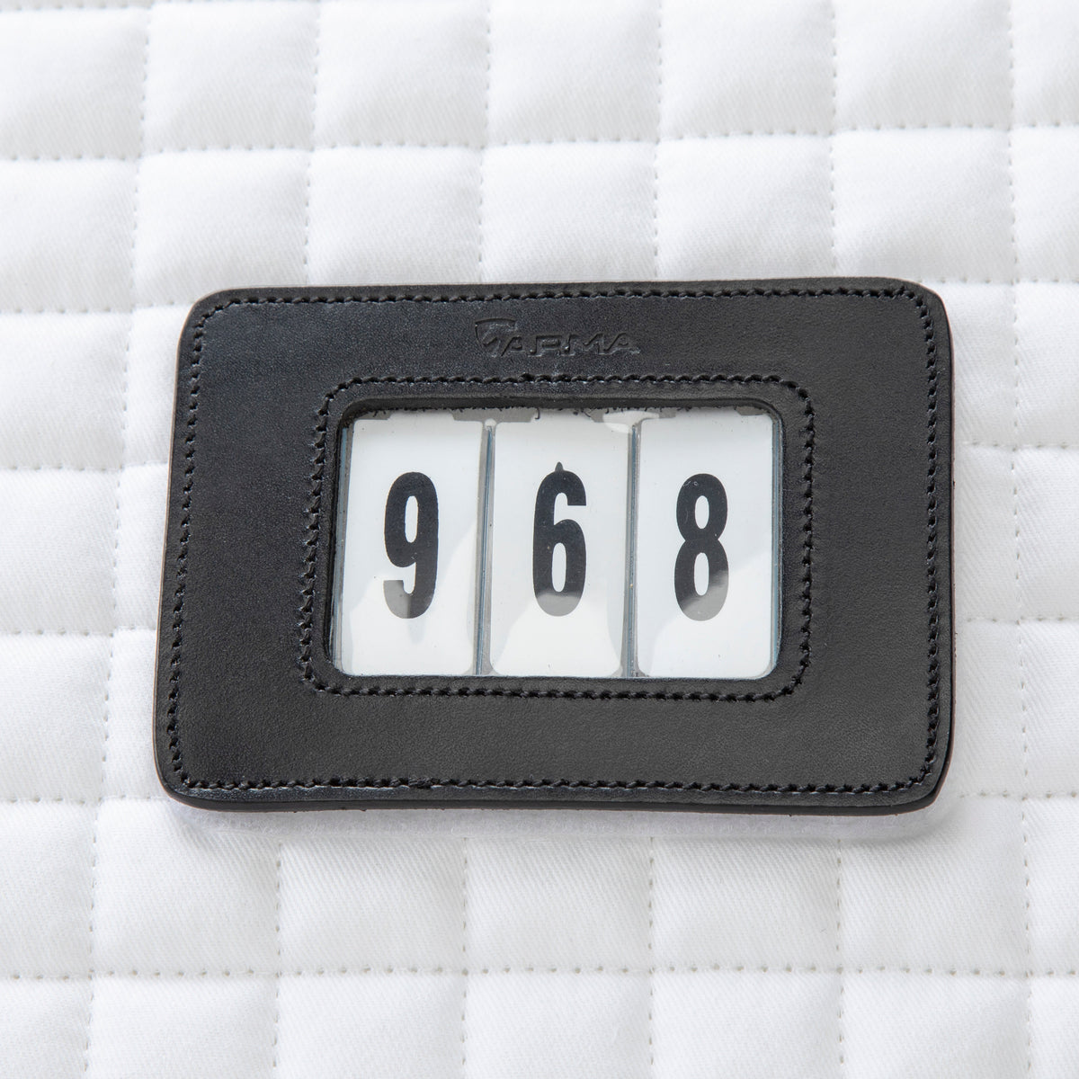 Tapis de selle de saut numéroté Shires ARMA