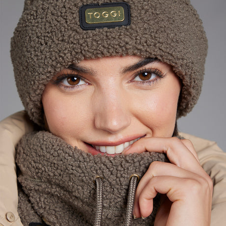 Toggi Easterly Fleece Hat #colour_truffle