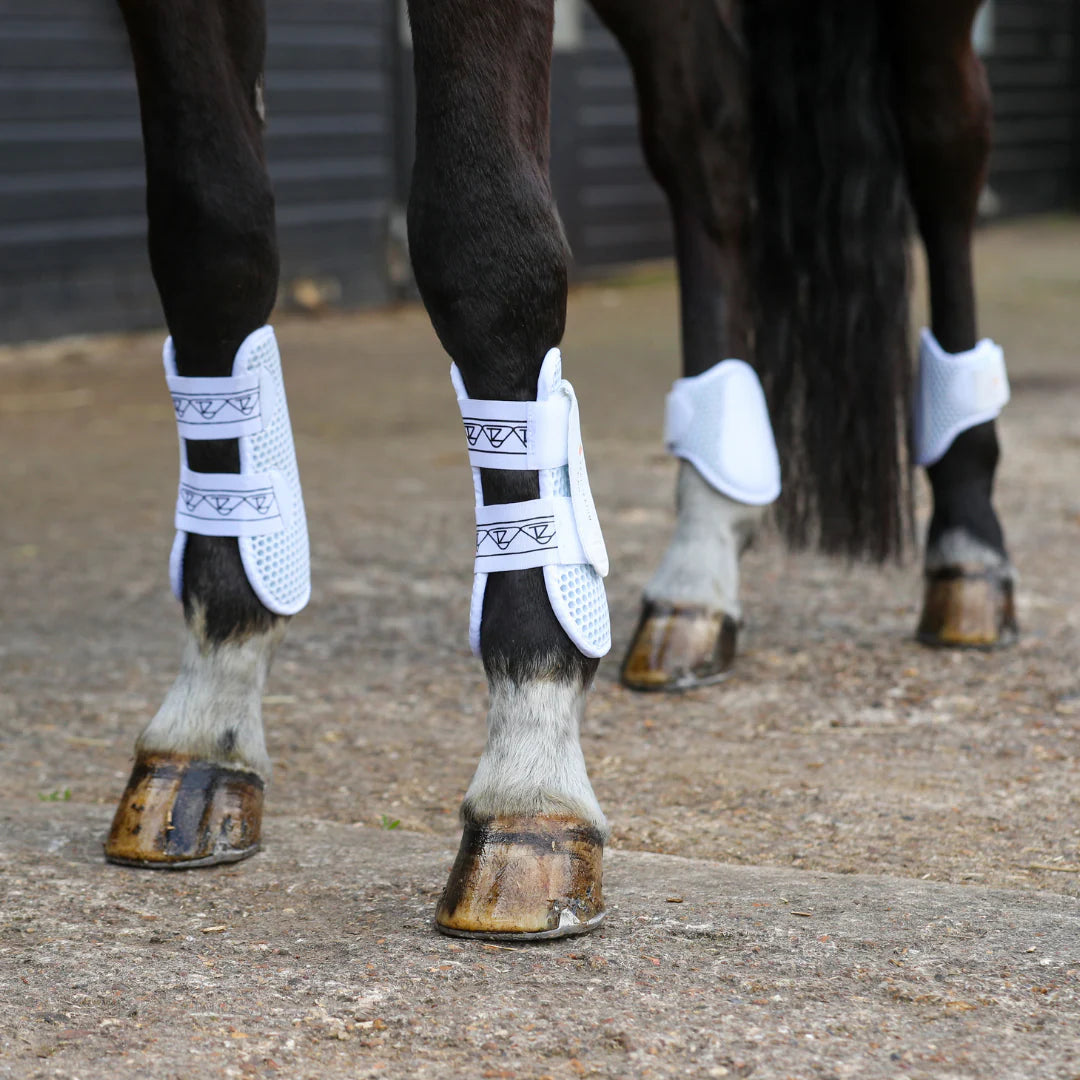 Equilibrium Tri-Zone Open Fronted Boots #colour_white